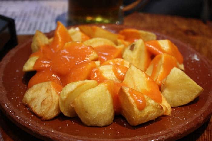 patatas bravas, recette de tapas espagnoles